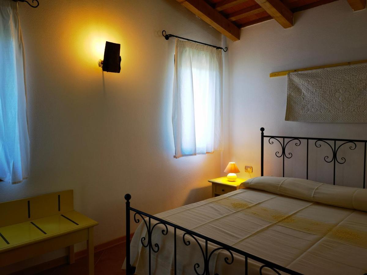 La Corte Degli Ulivi - Albergo Rurale Tresnuraghes Kültér fotó