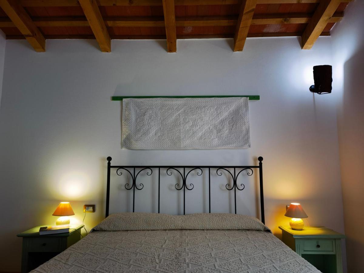 La Corte Degli Ulivi - Albergo Rurale Tresnuraghes Kültér fotó