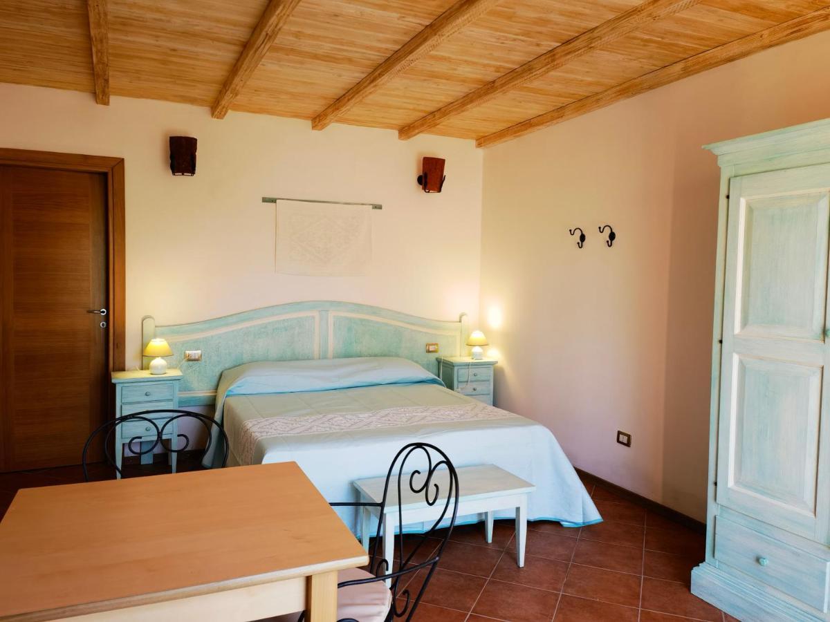 La Corte Degli Ulivi - Albergo Rurale Tresnuraghes Kültér fotó