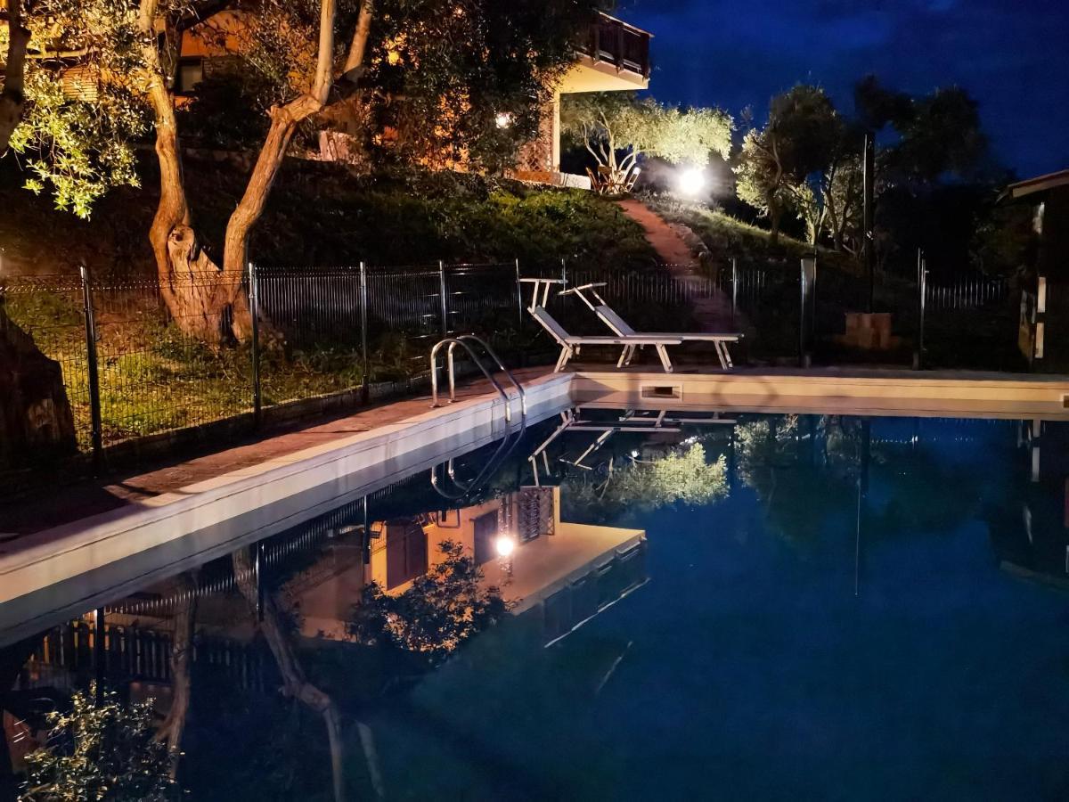 La Corte Degli Ulivi - Albergo Rurale Tresnuraghes Kültér fotó
